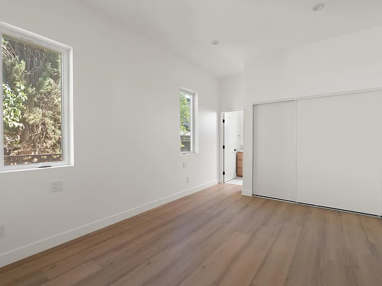 10558 Encino Ave — Photo 14