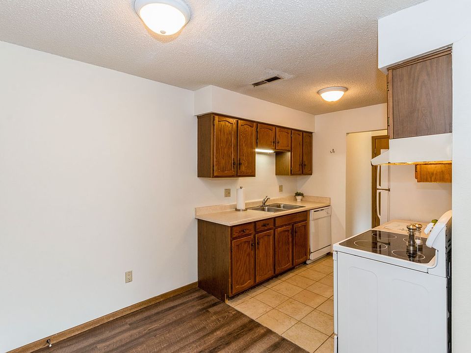 1st image of 814 Oakcrest St APT 5