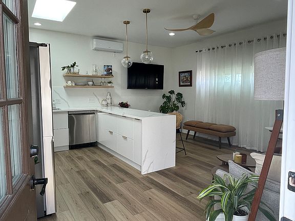 3rd image of 2520 W 79th St #B