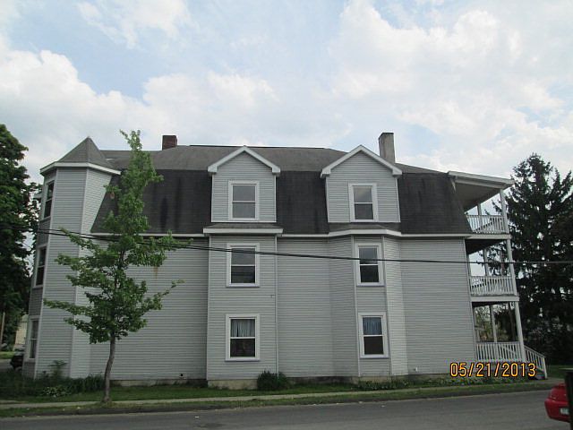 1st image of 923 Lake St