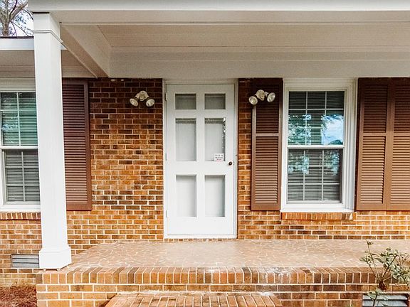 4th image of 216 Woodstock Dr