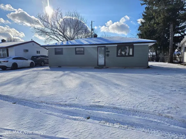 2822 Kensington Dr, Saginaw, MI 48601