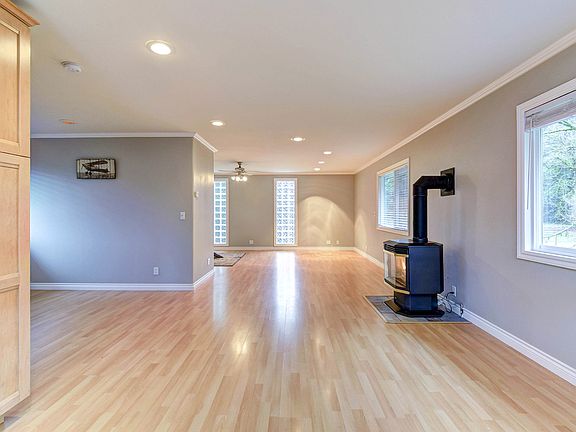 3rd image of 26328 SE 39th St #1