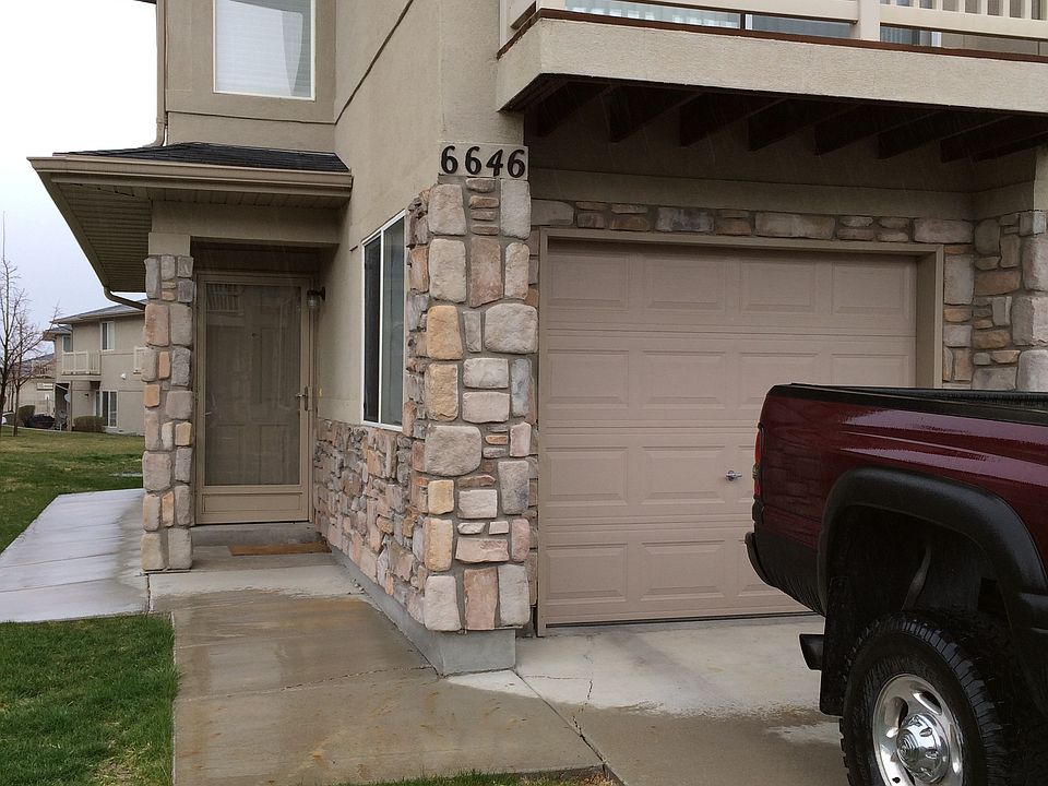 Outside-Garage-Frontdoor