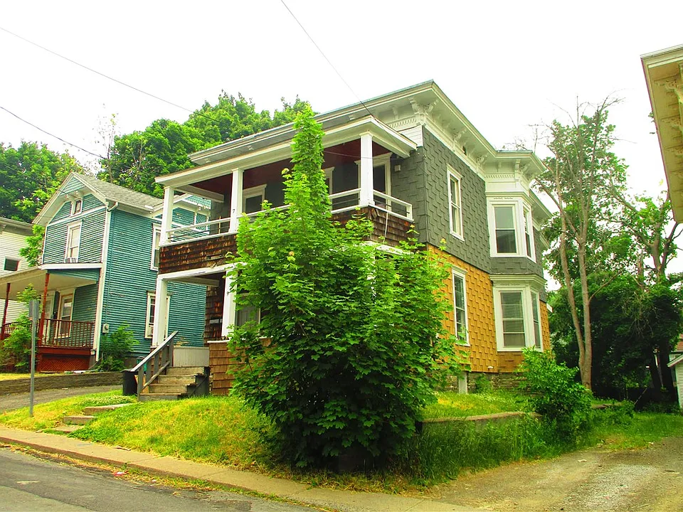 9 Reynolds Ave
