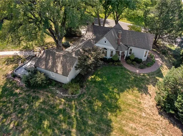 15135 Stearns Pl, Overland Park, KS 66221