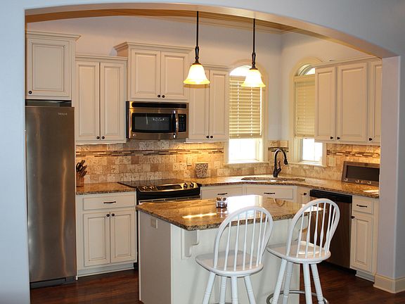 5th image of 105 Scarlet Oak Dr
