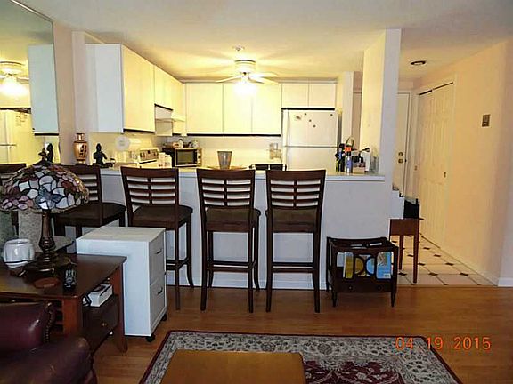 5th image of 200 Woodlawn Ave APT 211