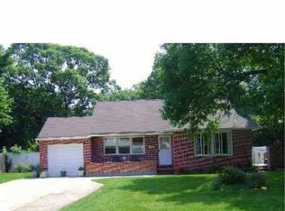 44 Meadowbrook Dr, Brentwood, NY 11717
