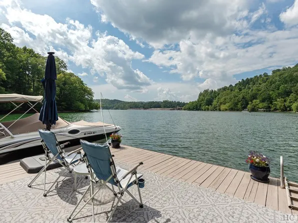 312 Andrews Park Road, Glenville, NC 28736