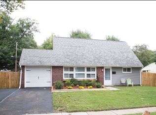28 Kraft Ln, Levittown, PA 19055