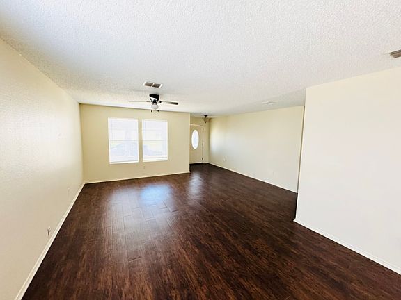 3rd image of 2717 Meadowlark Dr