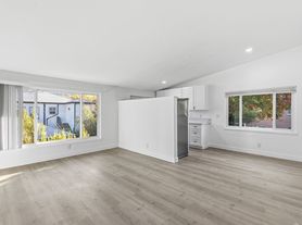 360 S. Reeves Dr., 4