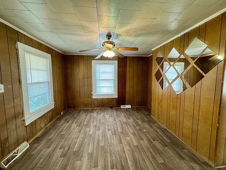 615 W Davidson Ave — Photo 2