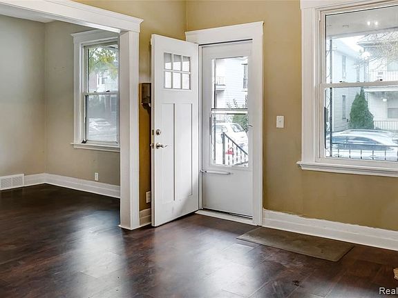 4th image of 2112 Trowbridge St
