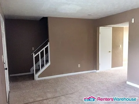 916 Holden Ln photo 1