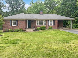 104 Thornwood Dr, Taylors, SC 29687