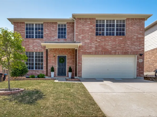 8925 Golden Sunset Trl, Fort Worth, TX 76244