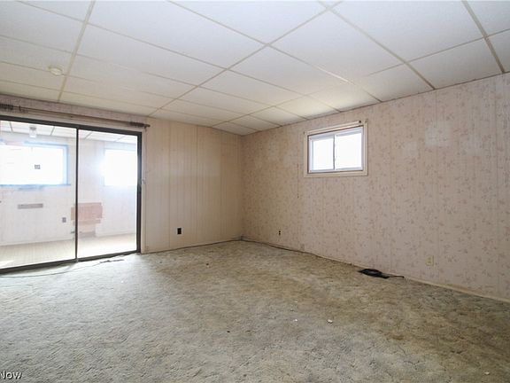 4th image of 17638 Laurel Ave
