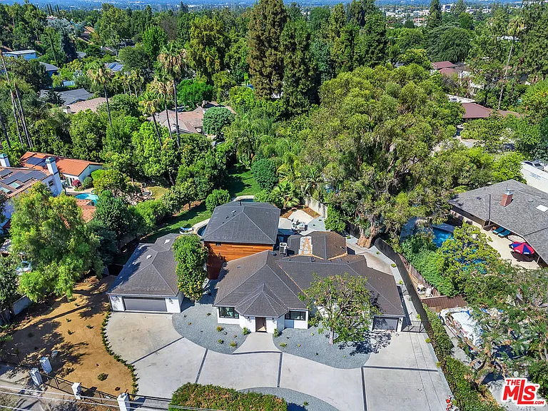19061 Wells Dr — Photo 5