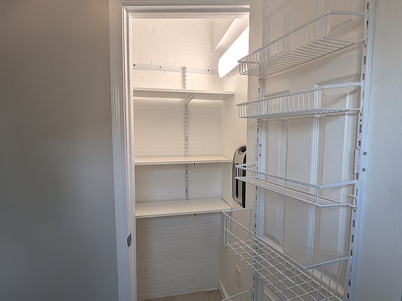 4th image of 509 Queen St
