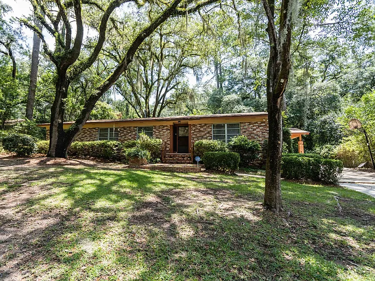 2103 Evergreen Dr — Photo 1