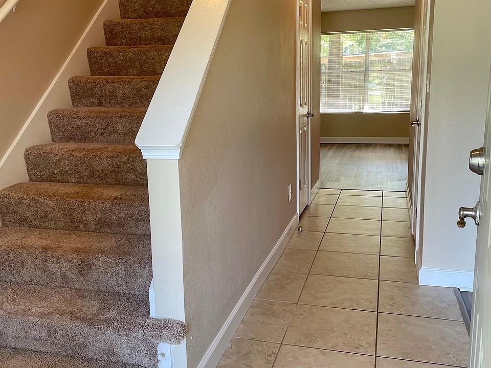 1st image of 28 Skystone Ct