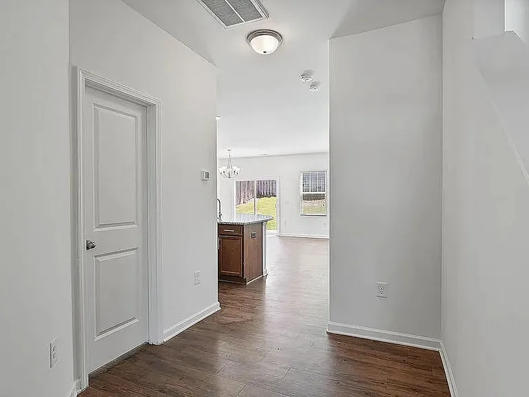 1800 Birdhouse Ln — Photo 4