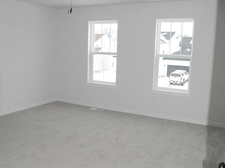 664 E Bluff Cir — Photo 17