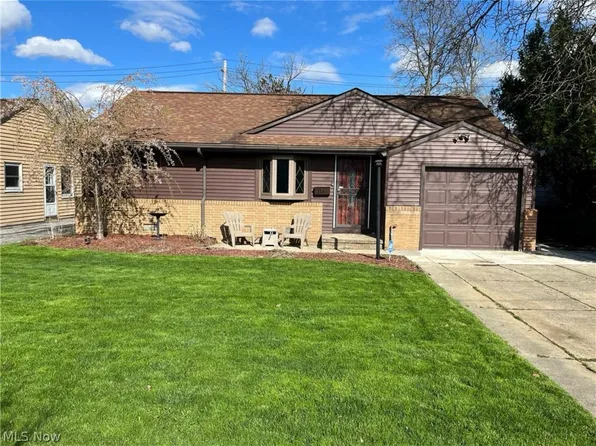 1141 Commonwealth Ave, Mayfield Heights, OH 44124