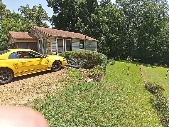 3rd image of 323 N Laurel St