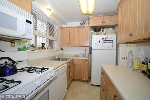 5th image of 10406 Montrose Ave #10406