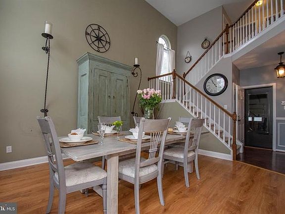 5th image of 64 N Danbury Cir