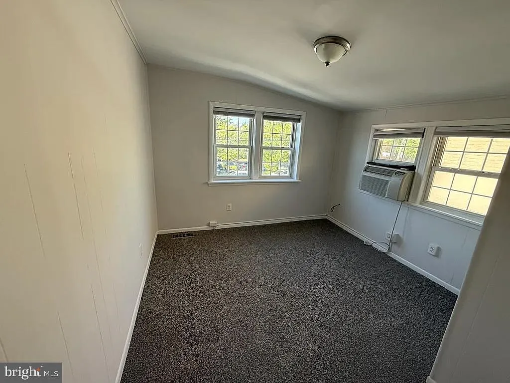 Studio, 300 sqft, $1,495 — Photo 3