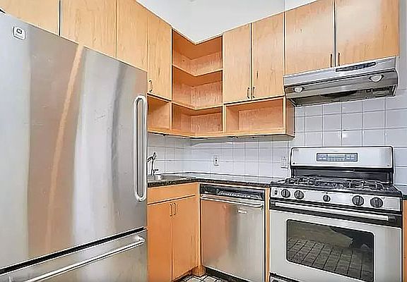 2nd image of 157 Lexington Ave #6R