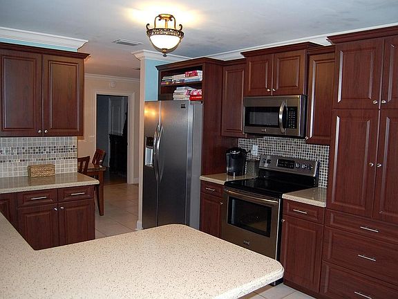 5th image of 113 Chapel Ln