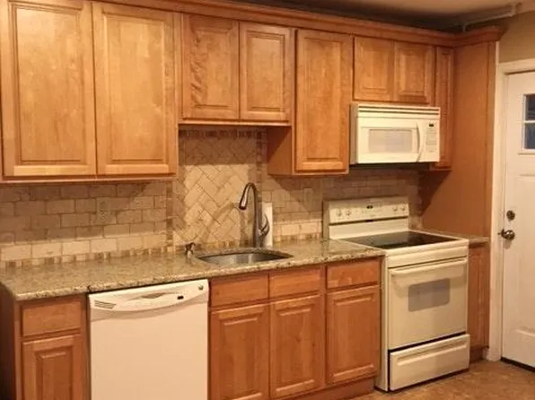 220 Harrison St, Bristol, PA 19007