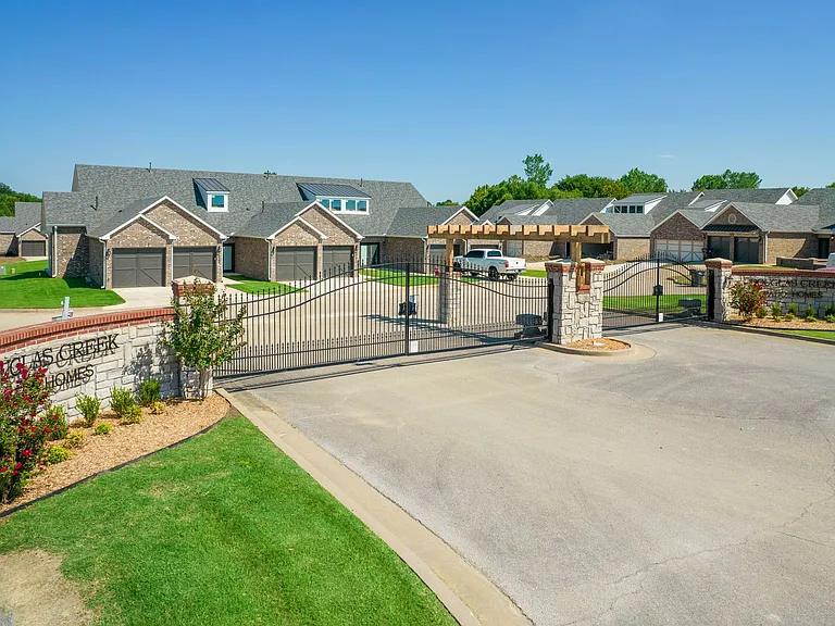 Douglas Creek Patio Homes — Photo 21