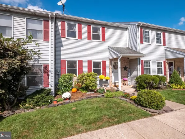 10 Fort Lee Ct, Easton, PA 18040