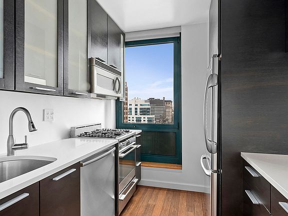 5th image of 1 Irving Pl APT U16a