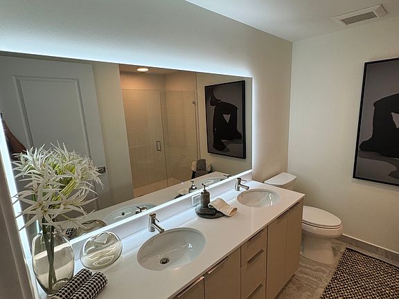 MASTER DOUBLE SINK BATHROOM