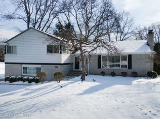 3933 Far Hill Dr, Bloomfield Hills, MI 48304