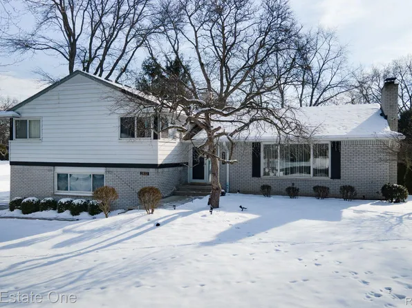 3933 Far Hill Dr, Bloomfield Hills, MI 48304