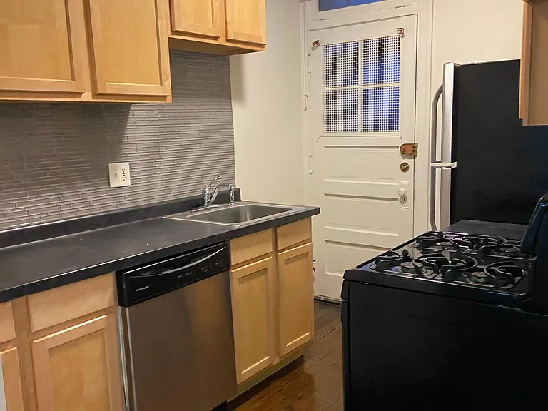 1253 W Henderson St #1 — Photo 14