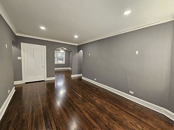 2nd image of 6540 N Francisco Ave #25