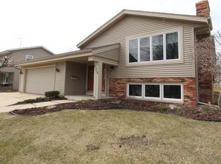 225 Parkview Dr, Burlington, WI 53105