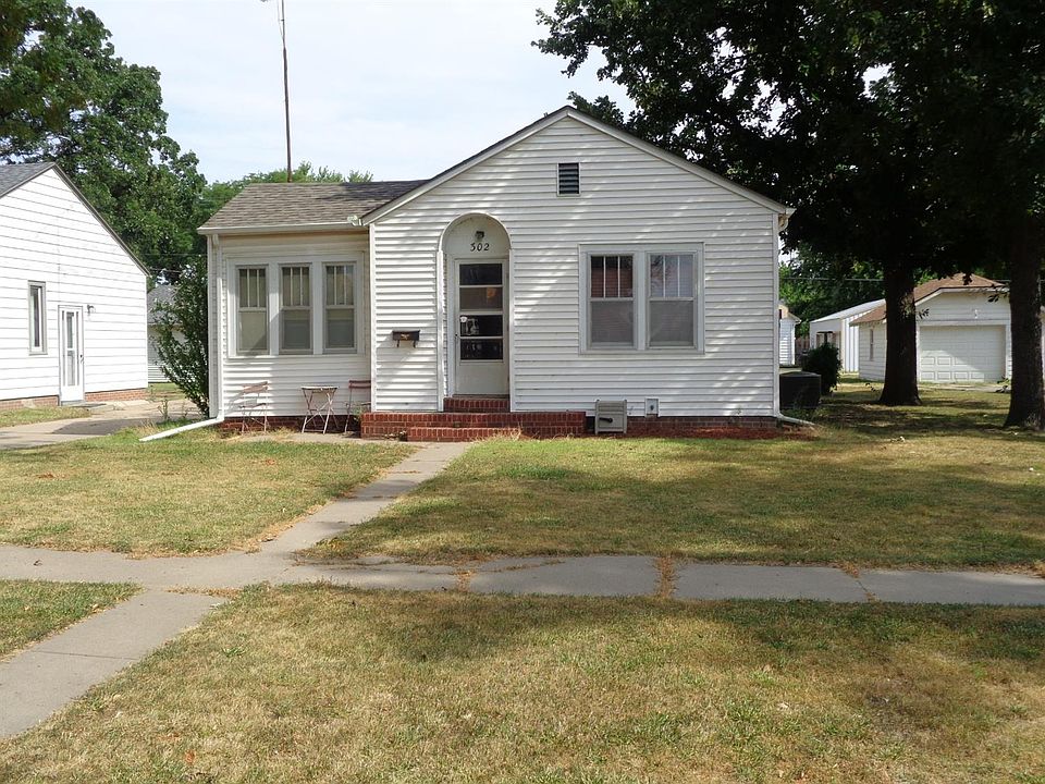 1st image of 302 E 1st St