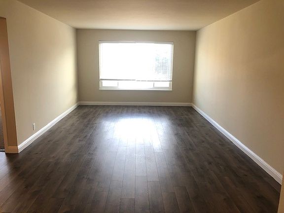 4th image of 2415 Judah St APT 4