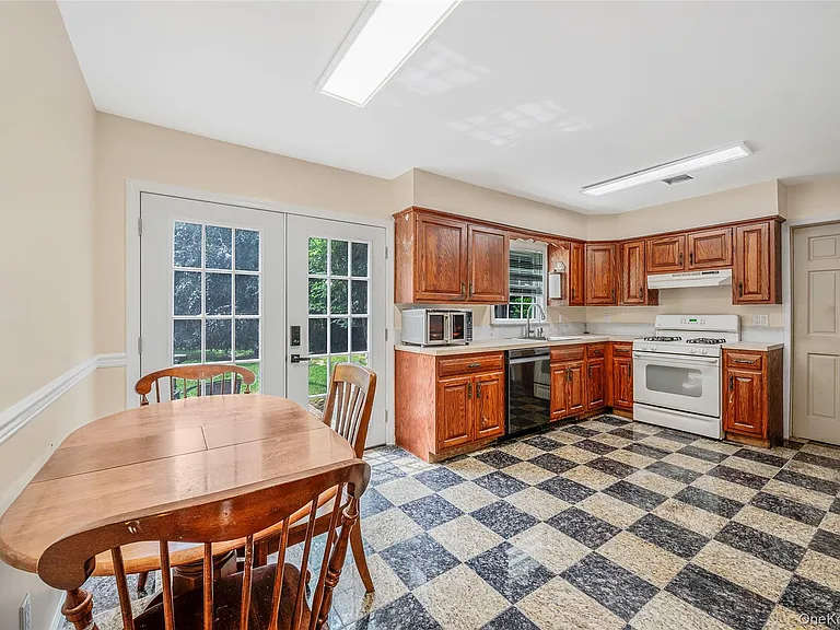 2 Berkeley Pl — Photo 8