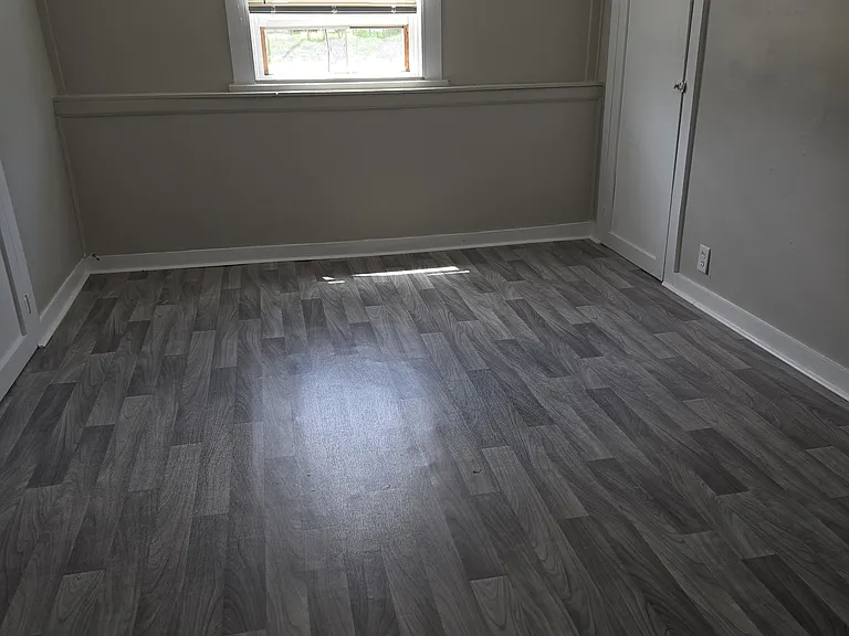 526 Columbus St — Photo 8